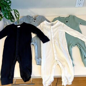 4-Piece Unisex Baby Boy or Girl Ribbed Romper Bundle | 9–12 I Black White Blue